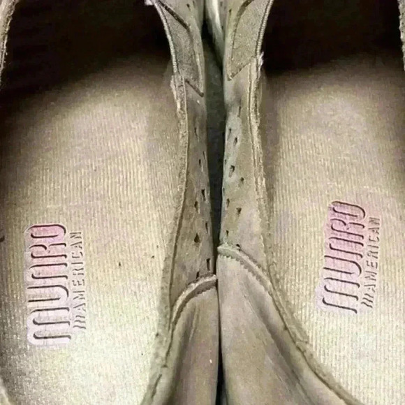 Munro Skipper Sport Slip on Size 8   Color: Stone - Picture 3 of 6